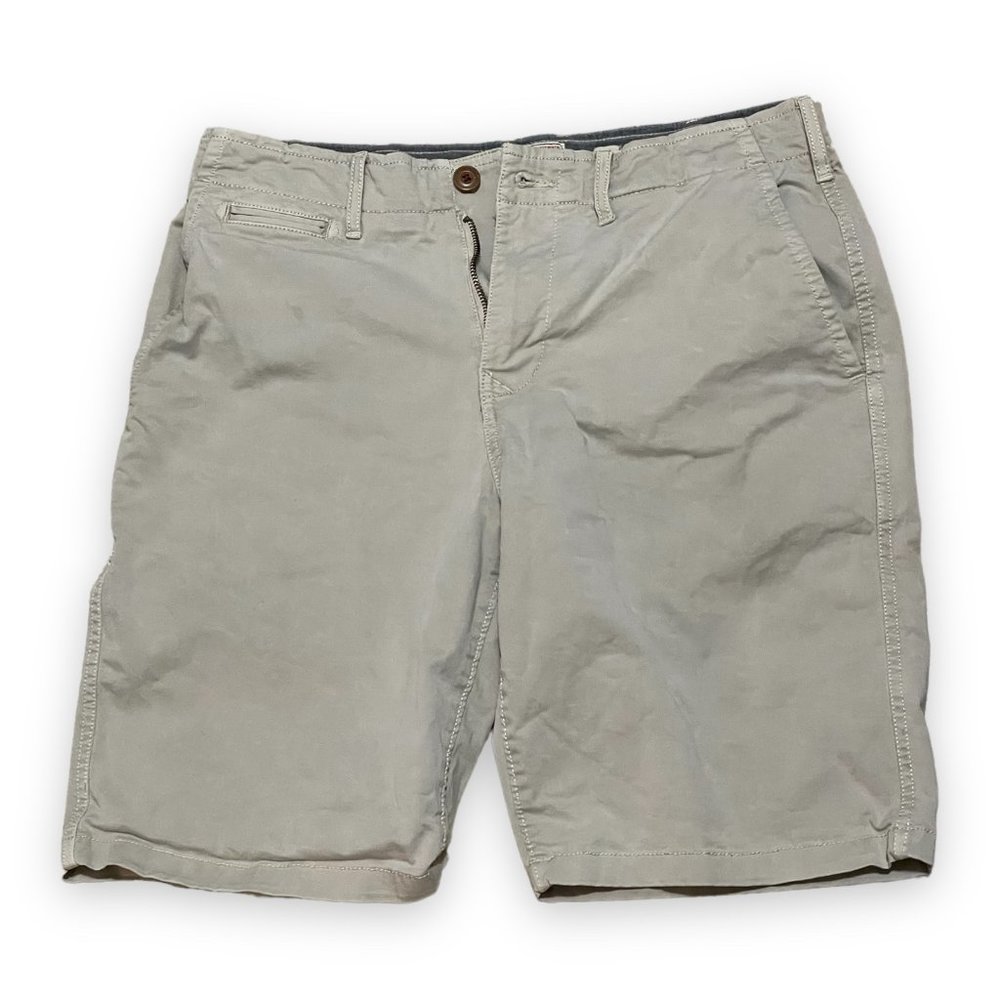 Lucky Brand Strech Man's short slash pockets. color beige size 30